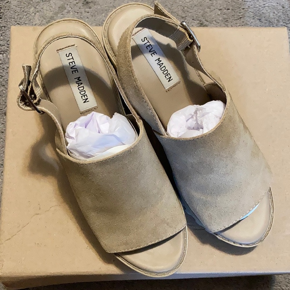 Sand suede heel
